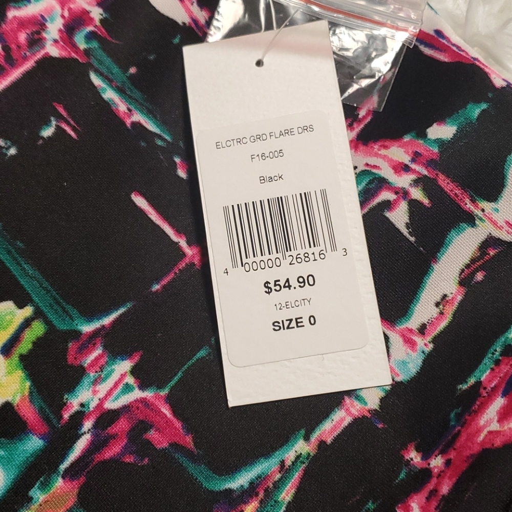 Dress - Picture 7 of 7